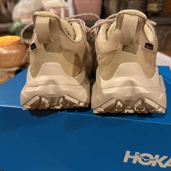 HOKA unisex KAHA 2 LOW GTX Gore-Tex Shifting Sand Eggnog Shoe - Picture 7 of 16